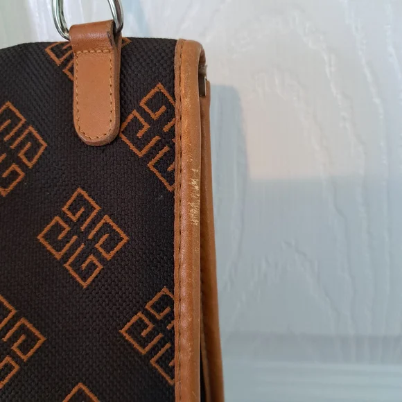 Sac Givenchy Vintage Signature Pattern Shoulder Bag. - Picture 6 of 11